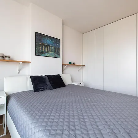 Daire Amazing View Downtown In Panorama City On 20th Floor With Parking Bratislava