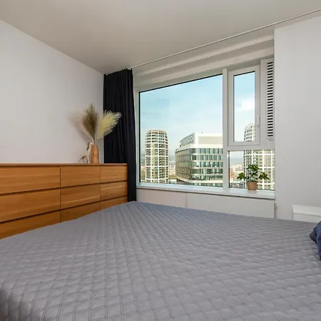 Amazing View Downtown In Panorama City On 20th Floor With Parking Daire Bratislava