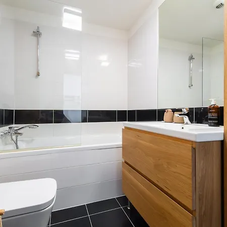 Amazing View Downtown In Panorama City On 20th Floor With Parking *
