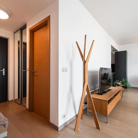 Amazing View Downtown In Panorama City On 20th Floor With Parking Daire Bratislava